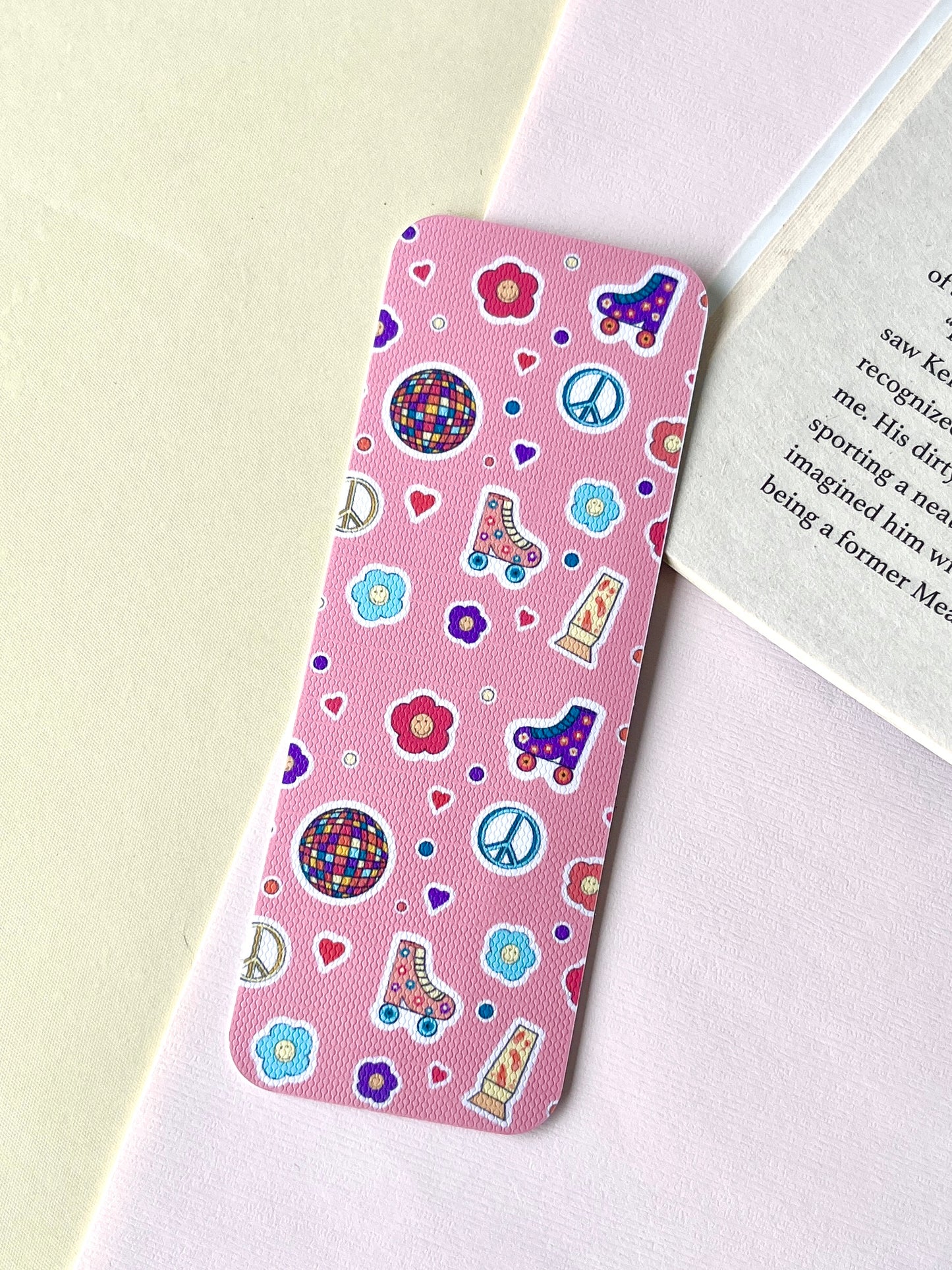 Retro Reading Bookmark – Vintage Cozy Book Lover Design 🥑