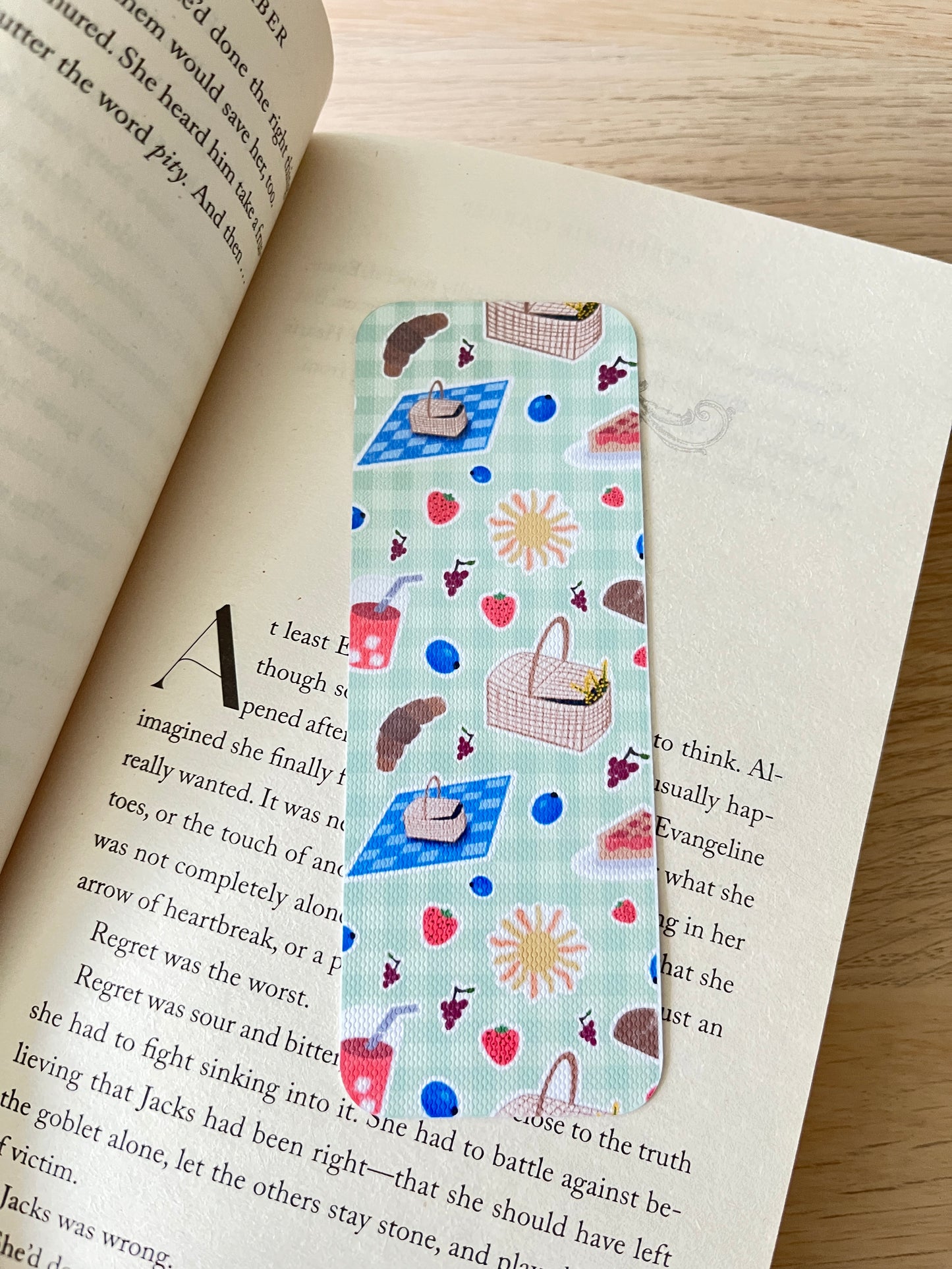 Picnic Blanket Bookmark – Cozy Retro Reading Aesthetic 🥑