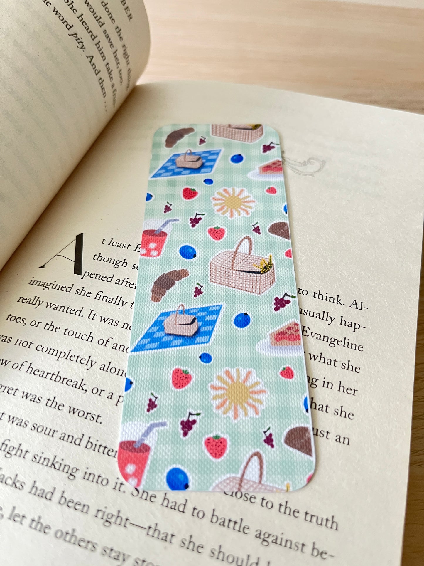 Picnic Blanket Bookmark – Cozy Retro Reading Aesthetic 🥑